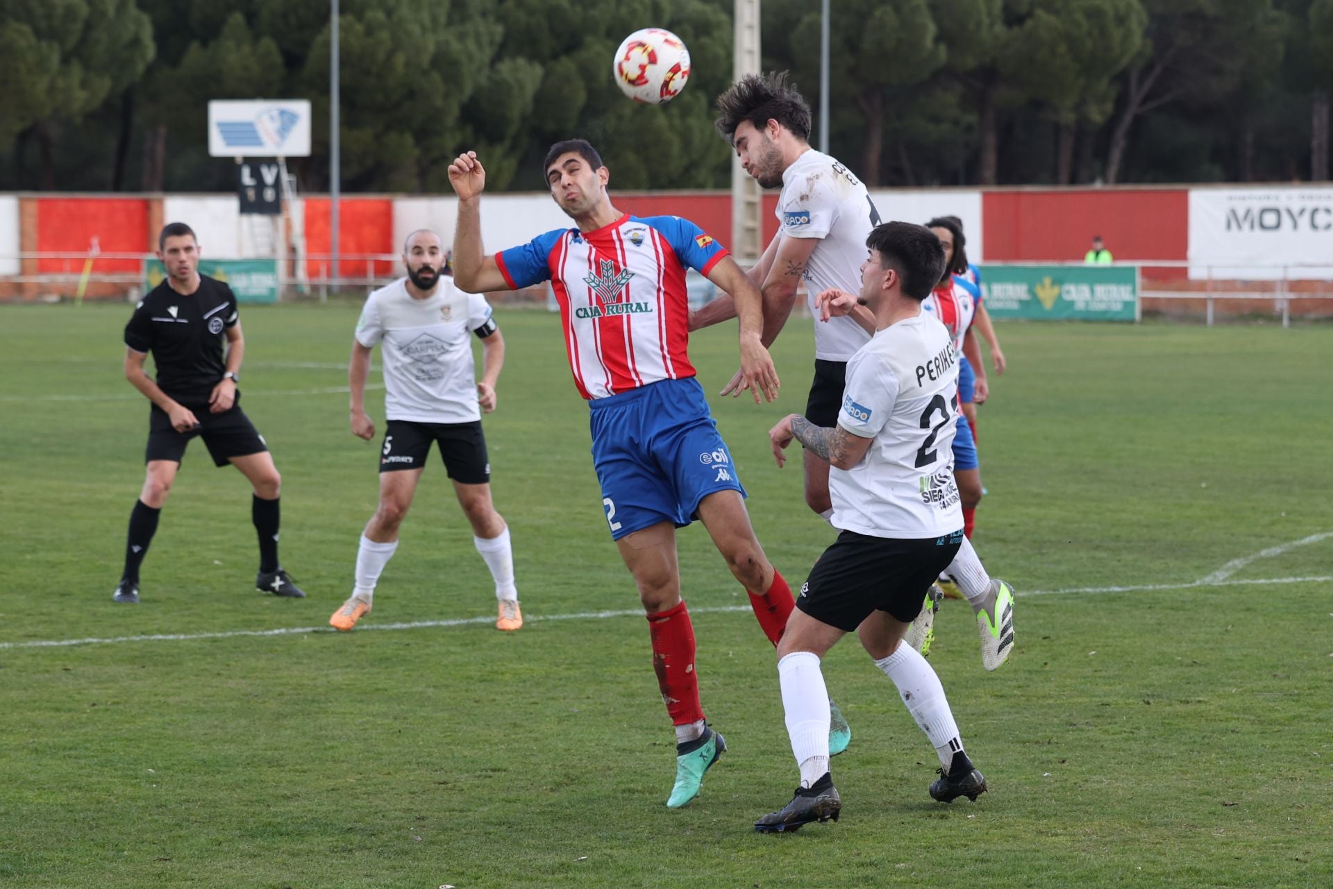 Las imágenes del triunfo del Tordesillas frente al Ciudad Rodrigo por dos goles
