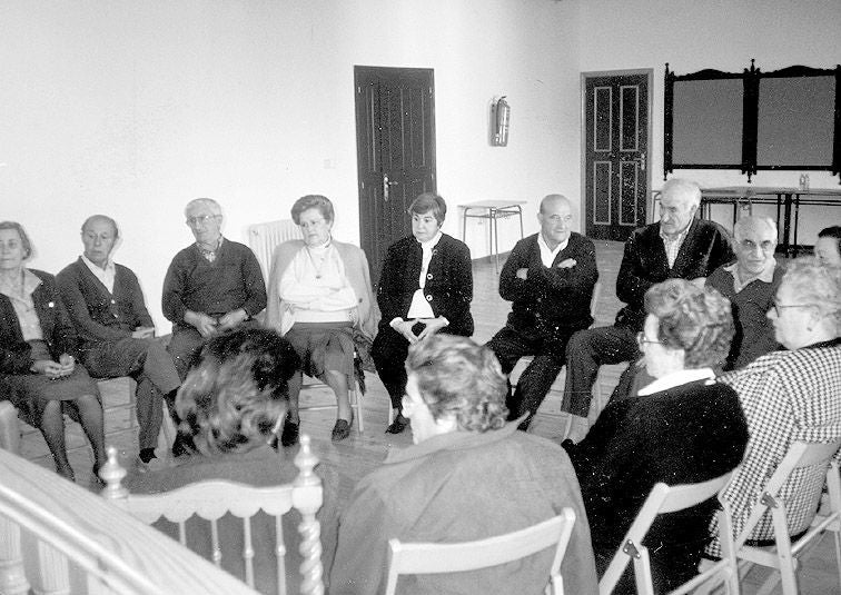Una de las reuniones de la Asociación de Jubilados de Traspinedo. 4 de mayo de 2003.