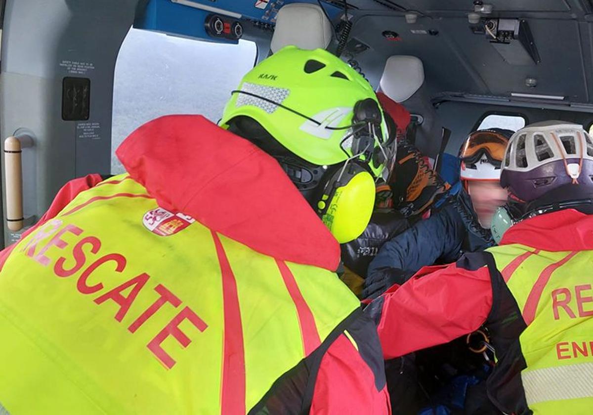 Rescate en helicóptero de un esquiador herido en el Camino Schmidt, en el Real Sitio de San Ildefonso.