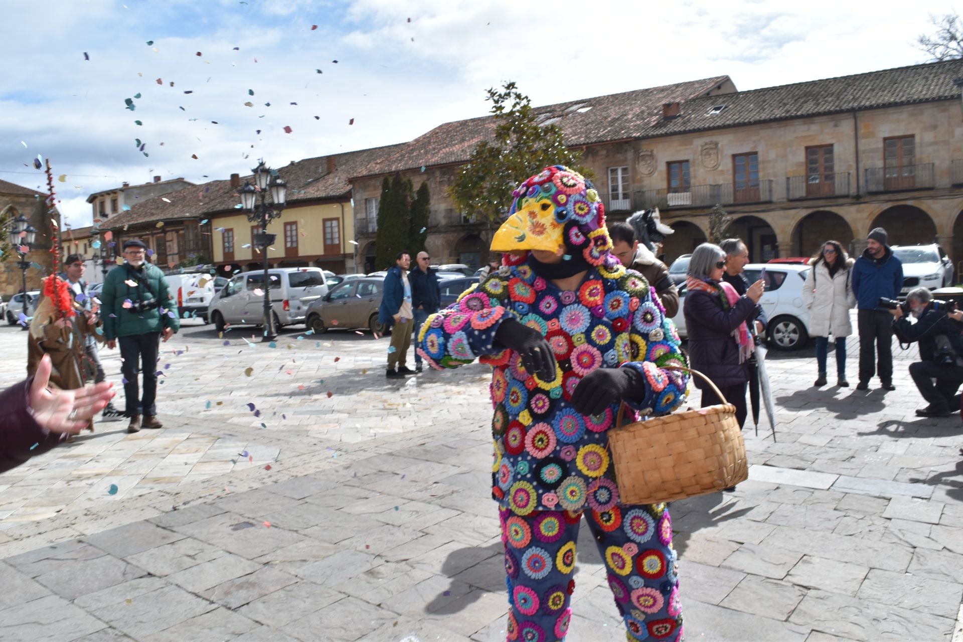 Zamarrones y mascaritos desfilan por Palencia