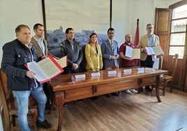 Firma del convenio de adhesión a Rehabitare de los ayuntamientos de Alcazarén, Castromonte, Olmos de Peñafiel y Valoria la Buena, este lunes.