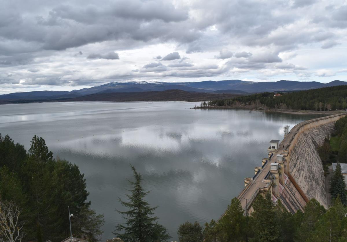Así de lleno está el embalse de Aguilar