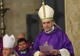 El obispo de Palencia, el pasado 25 de febrero en el funeral por Nicolás Castellanos en la Catedral.