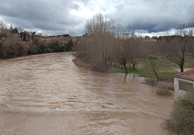 El Duero, desbordado a su paso por Tudela.