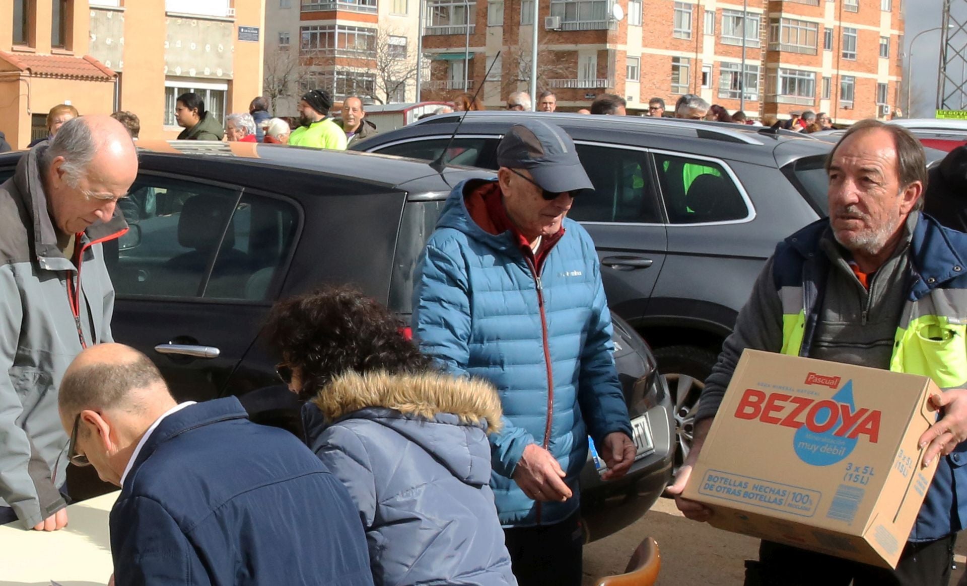 Segundo día de reparto de agua entre los vecinos de Segovia
