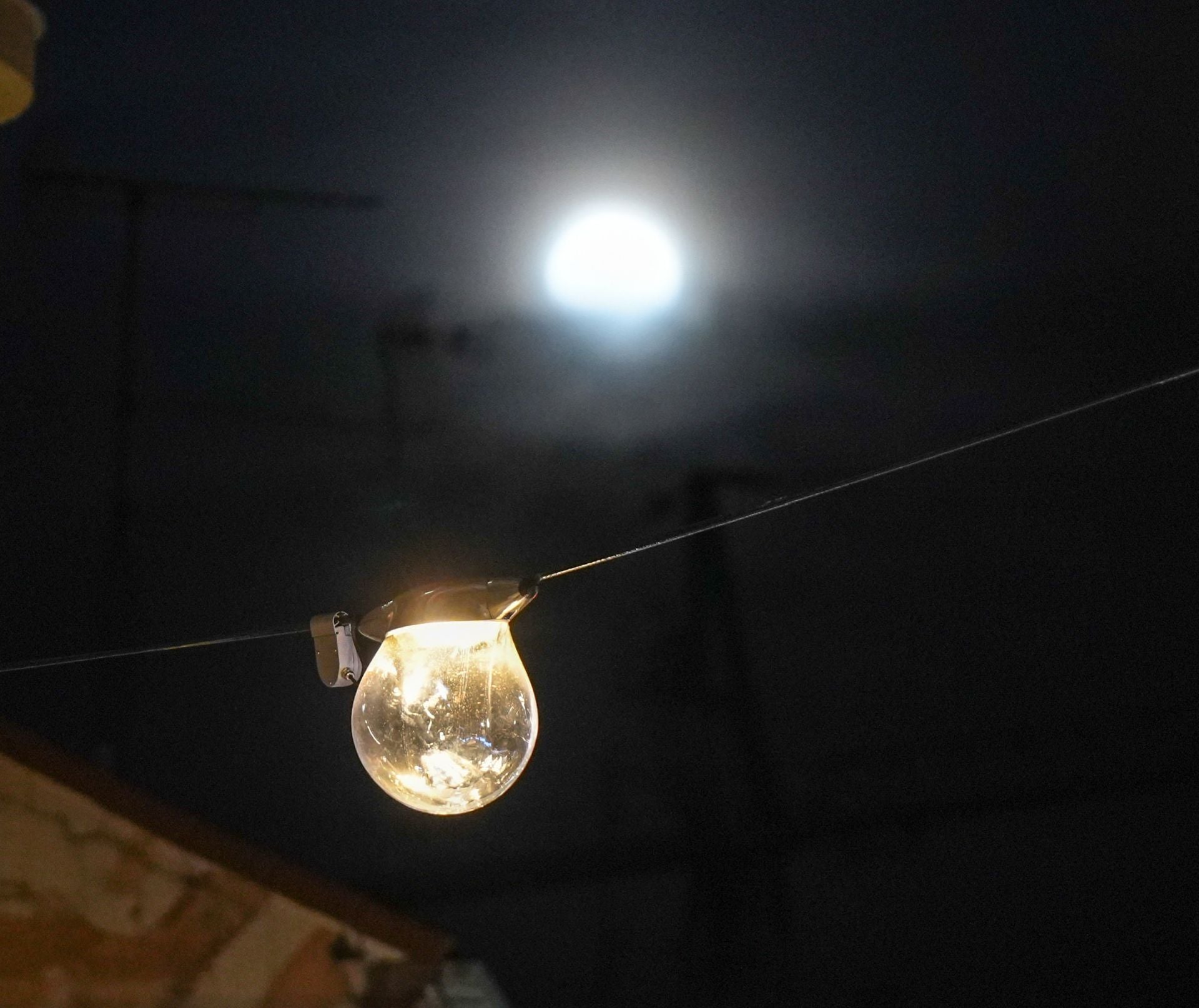 Las imágenes del medio millar de luces led que iluminan la calle Mantería