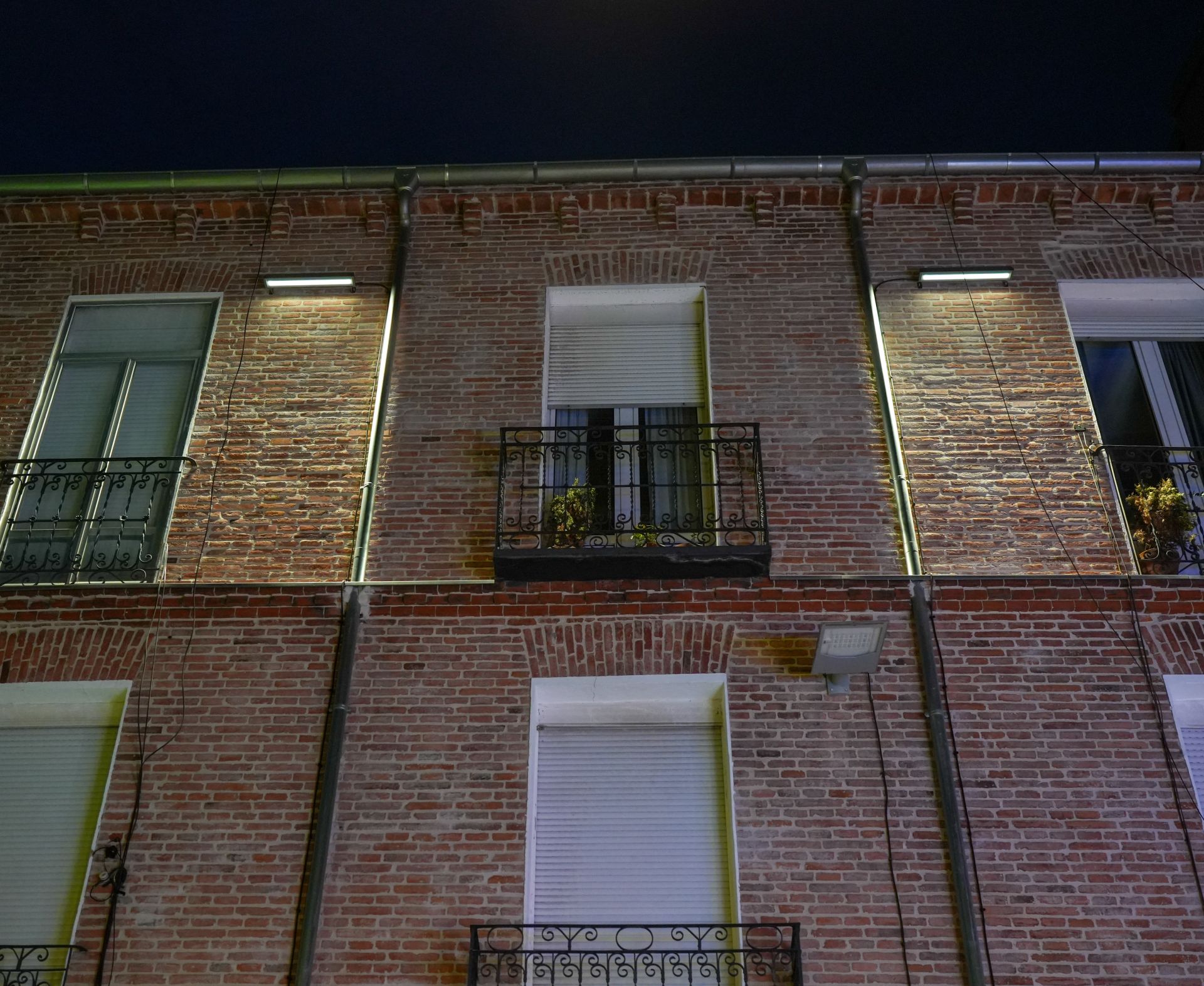 Las imágenes del medio millar de luces led que iluminan la calle Mantería