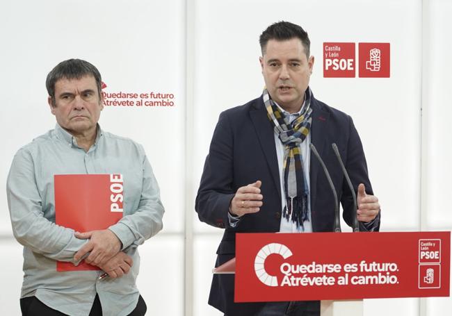 Daniel de la Rosa y Jesús Puente (izquierda), durante su comparecencia ante los medios para promover la manifestación del día 15.