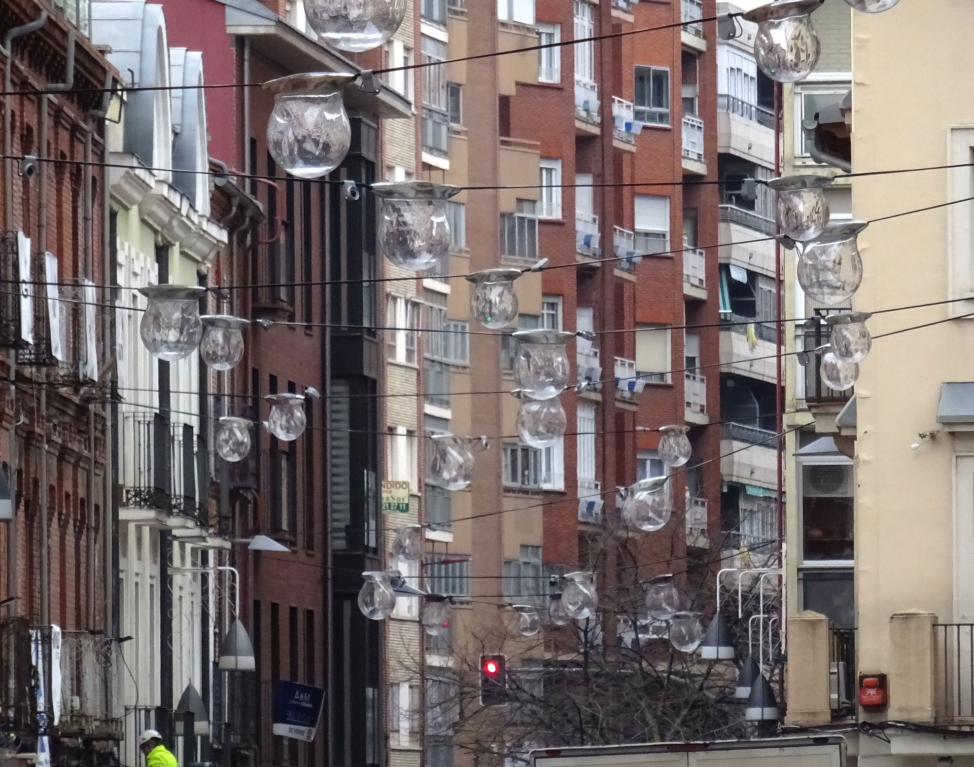 Las imágenes del medio millar de luces led que iluminan la calle Mantería