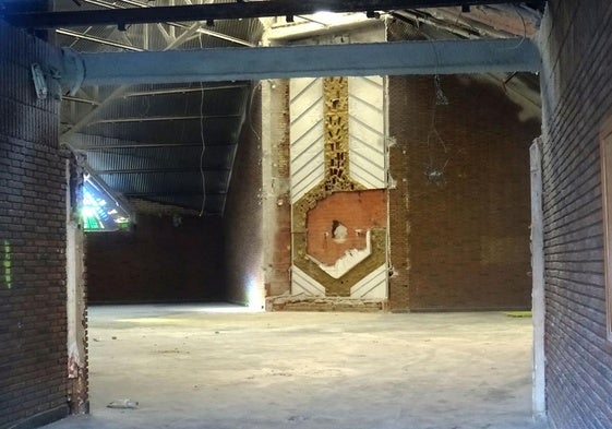 Las obras para transformar en templo en una tienda han comenzado hace escasos días.