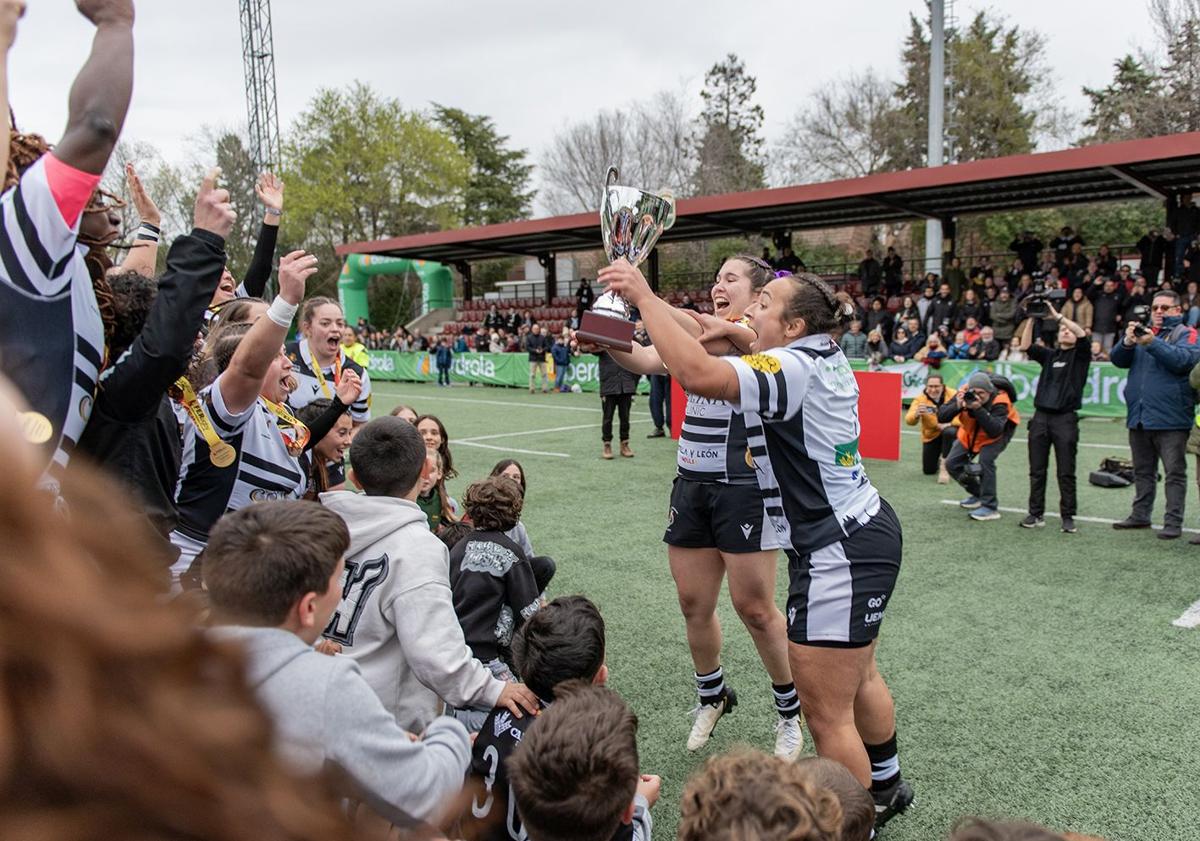 Imagen principal - Imágenes que dejó la final disputada en Alcobendas.