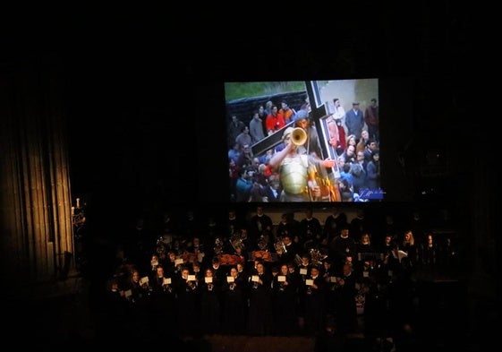 La agrupación musical del Nazareno de Santiago durante el concierto solidario