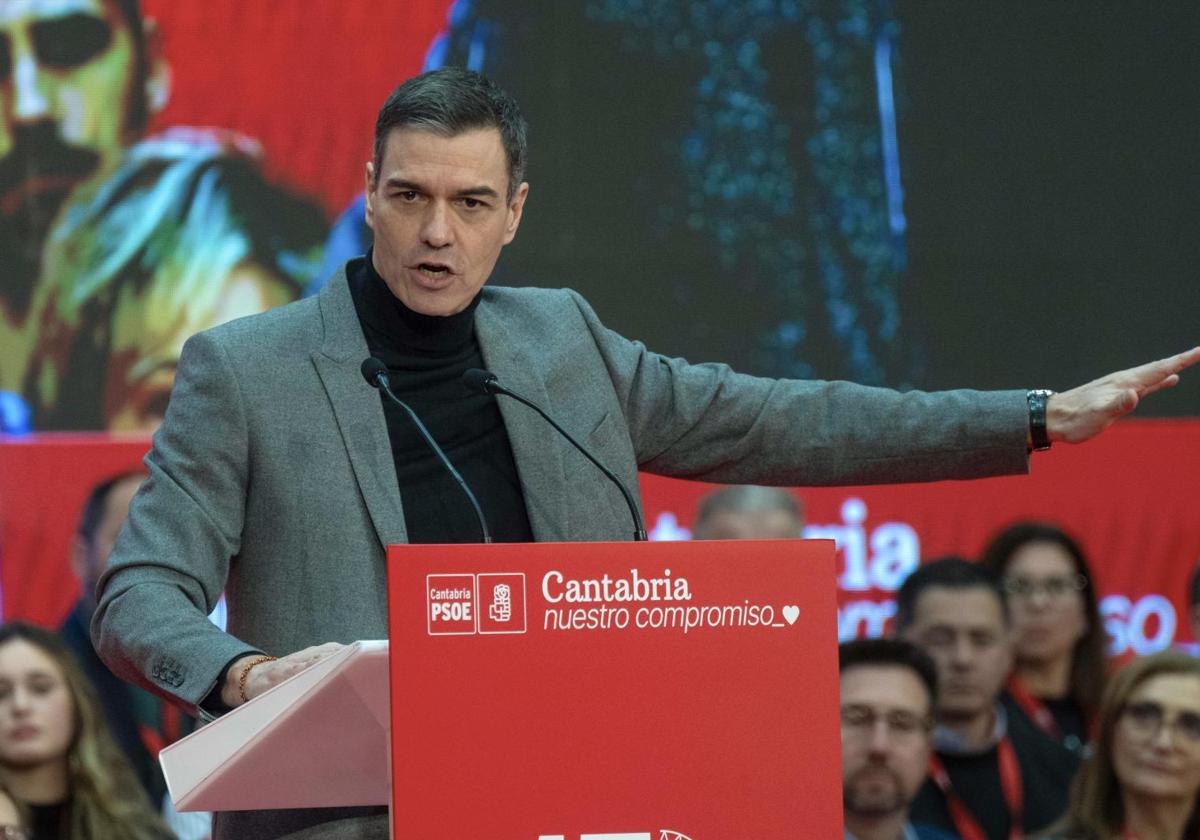 El presidente del Gobierno, Pedro Sánchez, durante su intervención este domingo en la clausura del 15 congreso del PSOE en Cantabria.