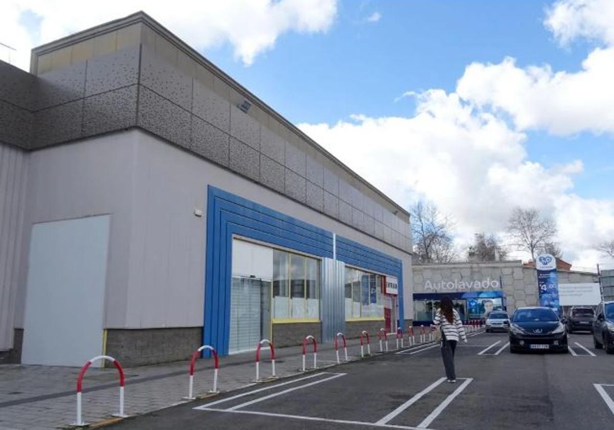 Antigua tienda de Toys R Us, junto al Carrefour de Parquesol, en la que se prevé instalar Jysk en la primera mitad de la nave. J. Sanz