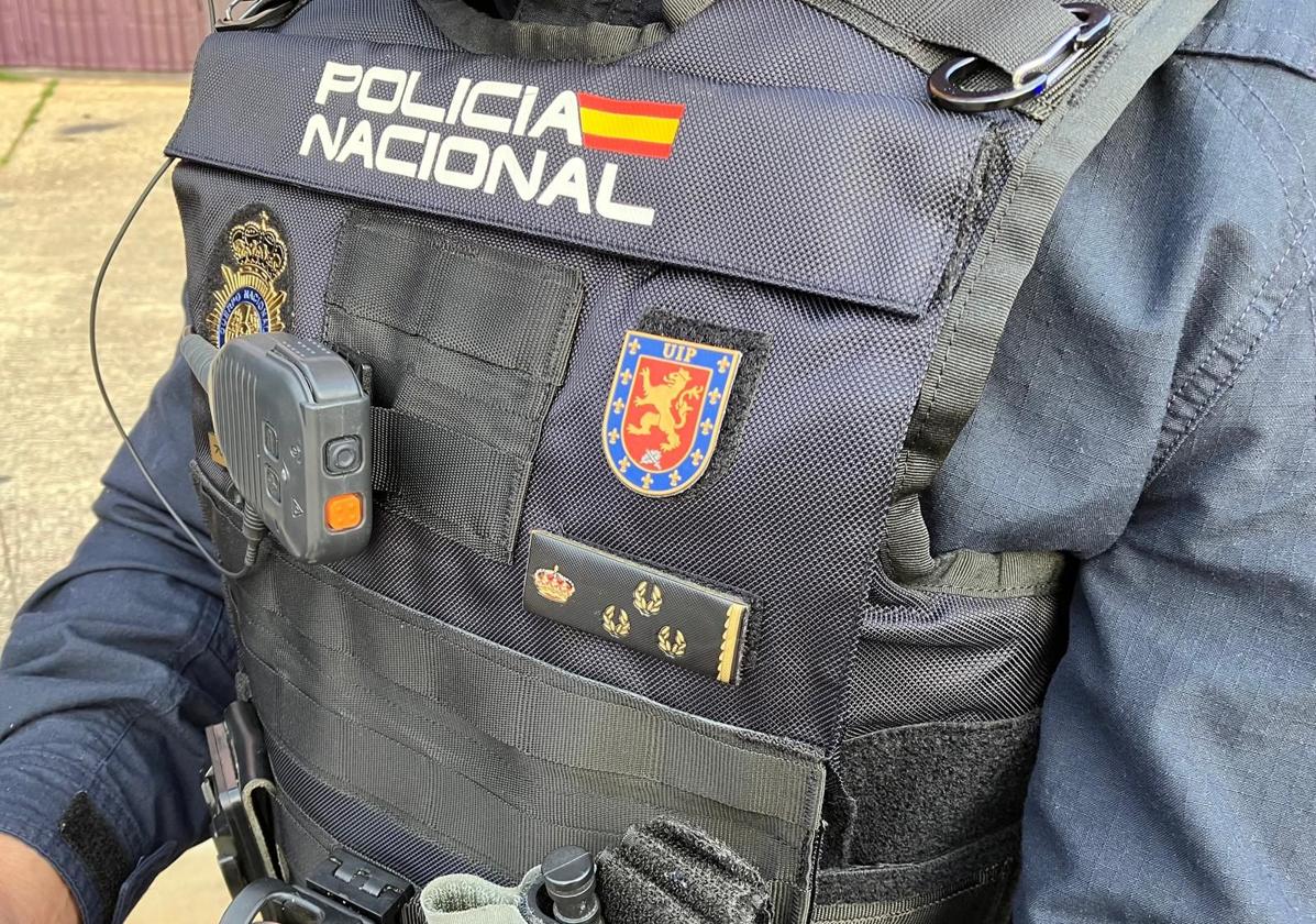 Rescatan a un hombre que amenazaba con tirarse a las vías en Daniel del Olmo