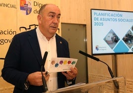 Miguel Ángel de Vicente presenta la planificación del área de Asuntos Sociales.