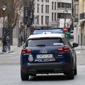 Vehículo de la Policía Nacional en Valladolid, en imagen de archivo.
