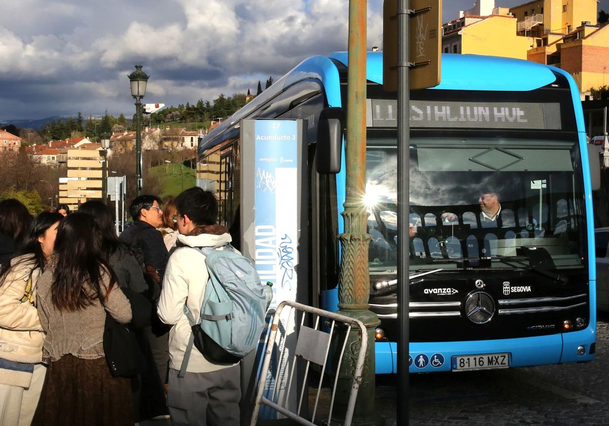 IU critica la falta de renovación de los autobuses urbanos