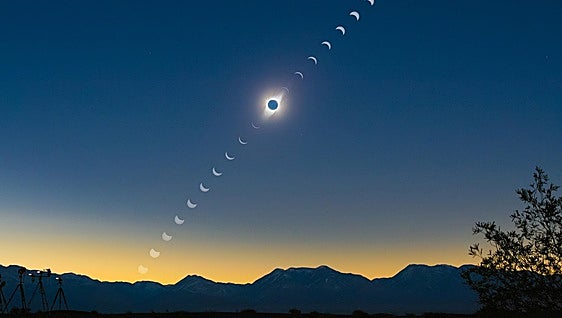 Osorno la Mayor: A la sombra de la luna y eclipsado por el sol