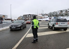Guardia Civil de Tráfico en el alto de Navacerrada.