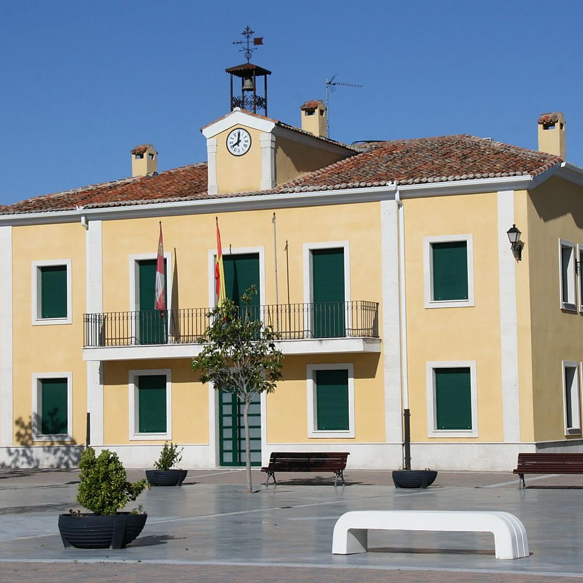 Fachada principal del Ayuntamiento de Sanchonuño.