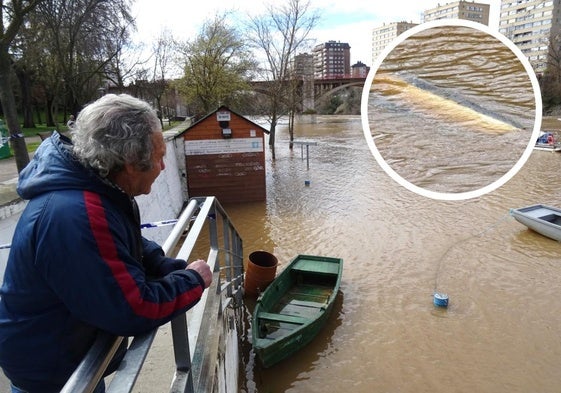 Quintín Martín, el eterno vigilante observa el punto(frente a la caseta) donde se ha hundido la barca de la Virgen del Carmen. En detalle, su casco, boca abajo.
