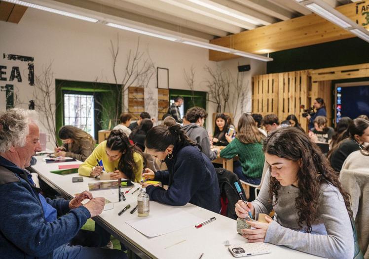 Las artes plásticas tienen su espacio en la jornada.
