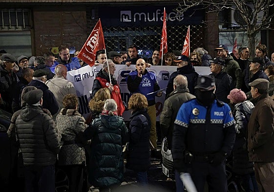 Concentración de protesta de funcionarios ante la sede de Muface en Valladolid el pasado diciembre.