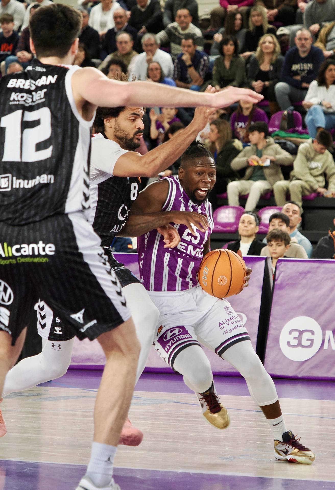 El agónico triunfo del UEMC Real Valladolid Baloncesto ante Alicante, en imágenes