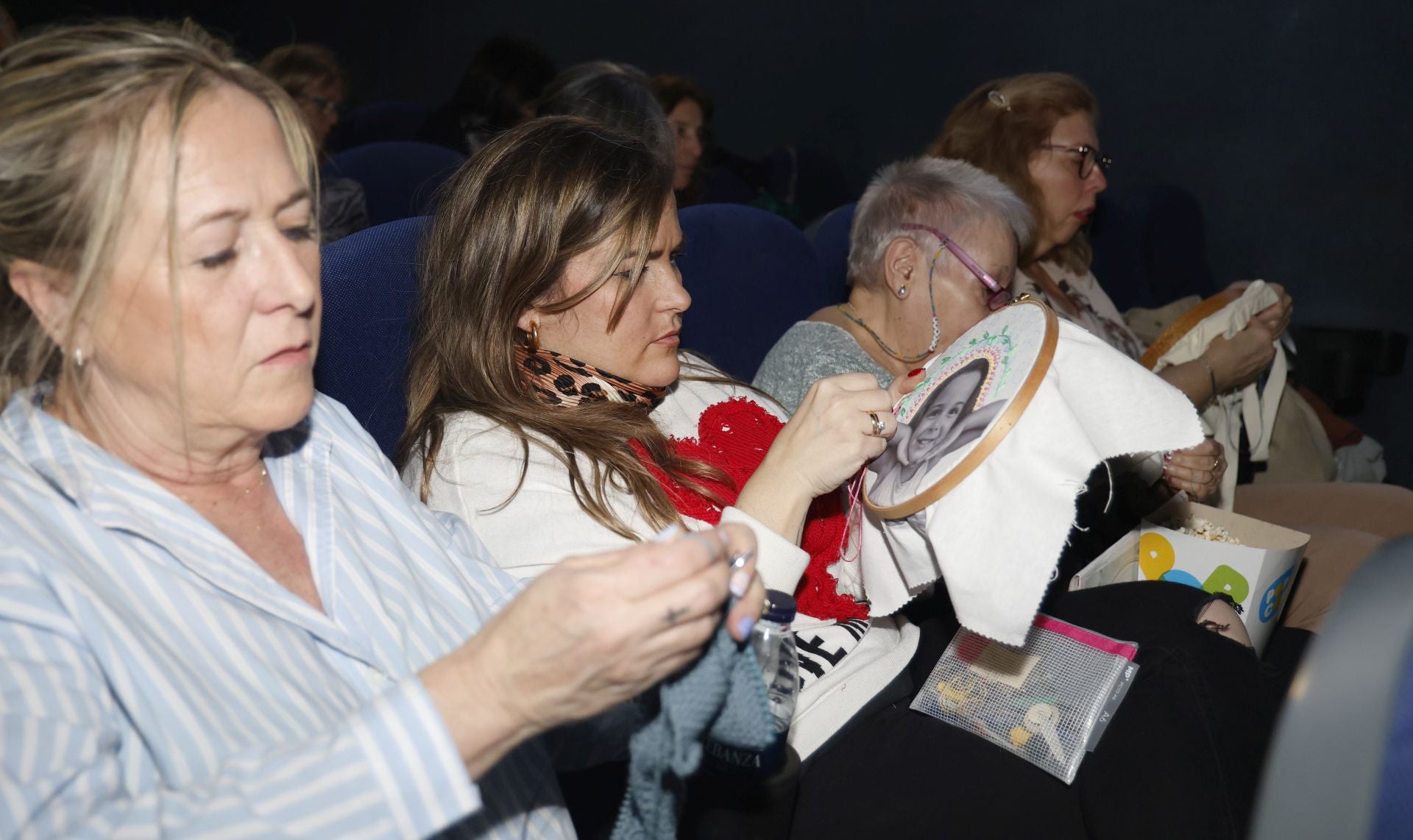Así ha sido el evento para tejer y bordar en el cine en Palencia