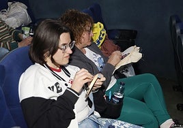 Así ha sido el evento para tejer y bordar en el cine en Palencia