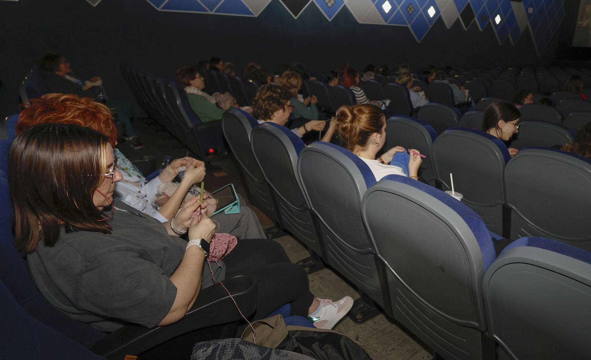 Así ha sido el evento para tejer y bordar en el cine en Palencia