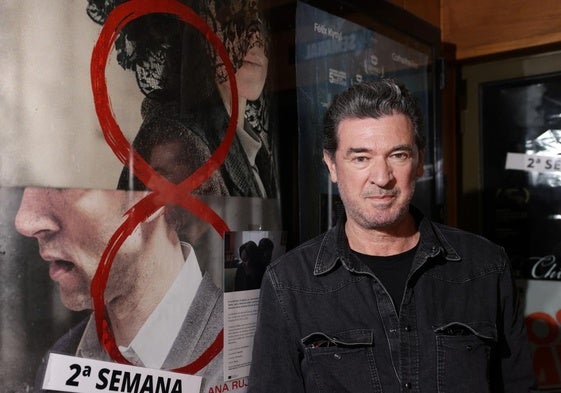 Julio Medem, en el cine antes de la proyección.