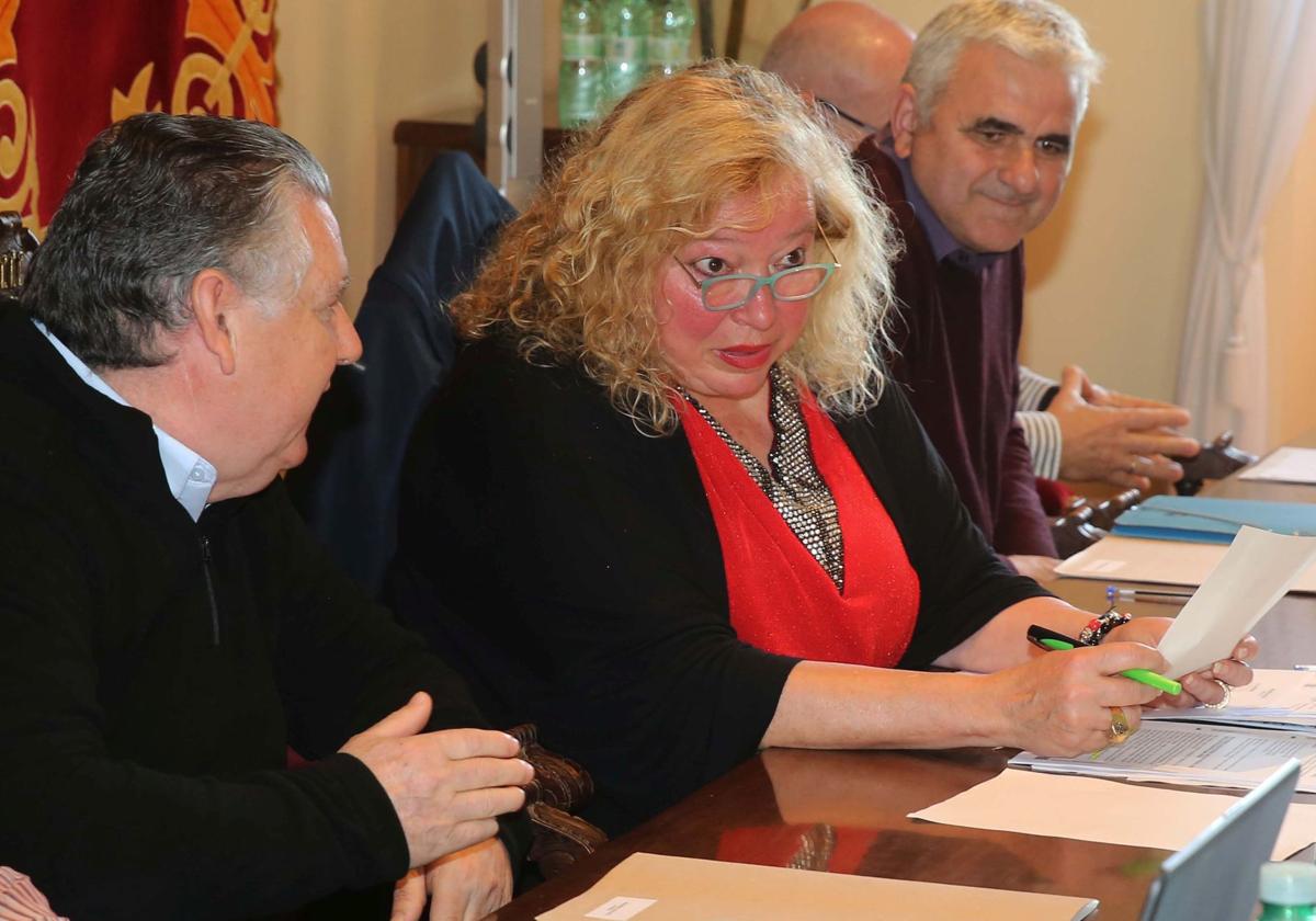 La alcaldesa de Sepúlveda, María Irene Michelena, en el pleno para su destitución del cargo.