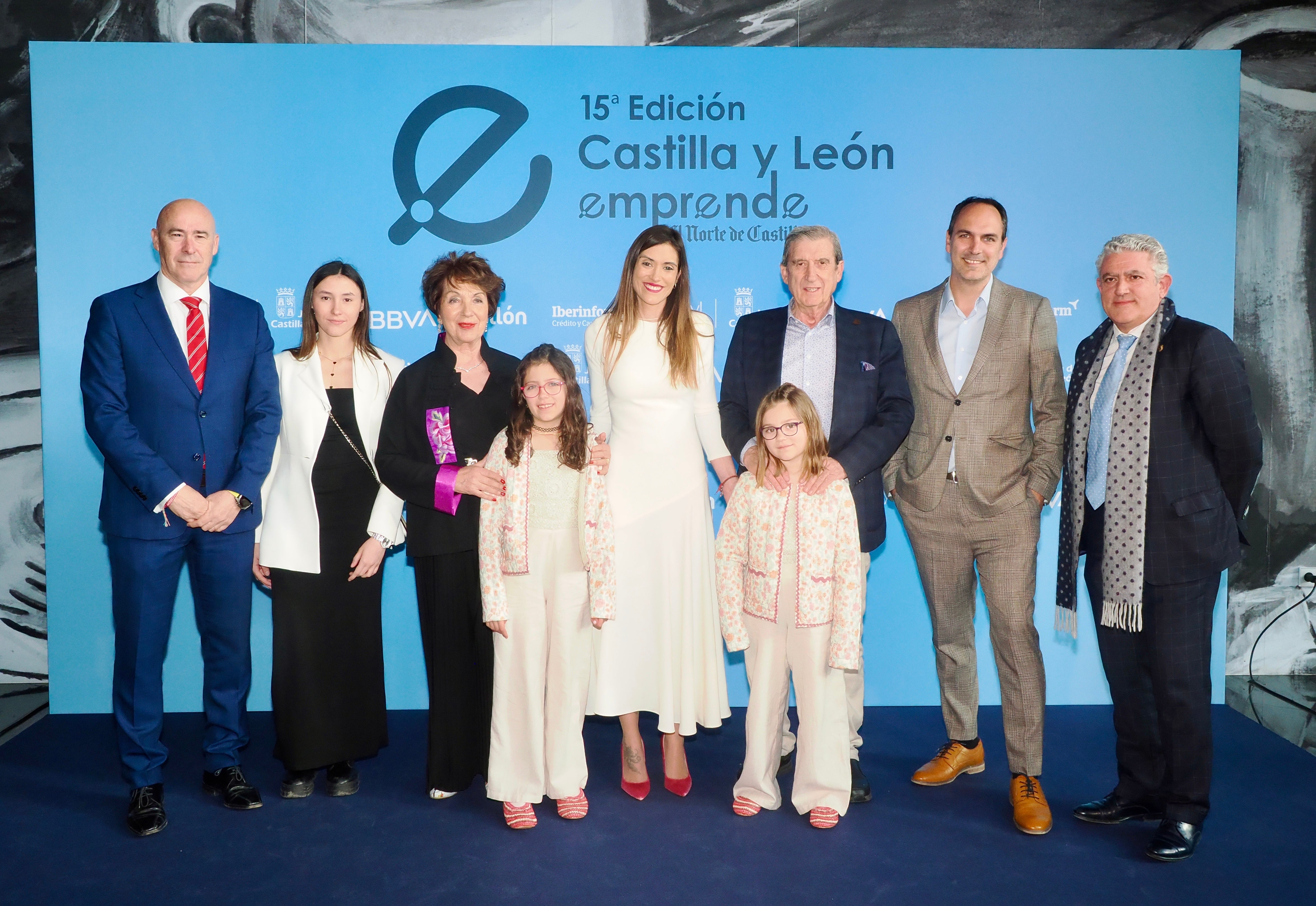 Óscar Moral, Sandra Moral, Josefina García, María José Tapia (Naturpellet), Juan Tapia, Remi Sanz y José María Bravo, vicepresidente FRMP. Las niñas, Aitana y Marieta Masedo.