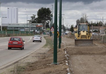 El nuevo carril bici del Camino Viejo de Simancas sobrepasa la ronda y avanza en El Peral