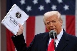Donald Trump, con su plan arancelario en la Casa Blanca.
