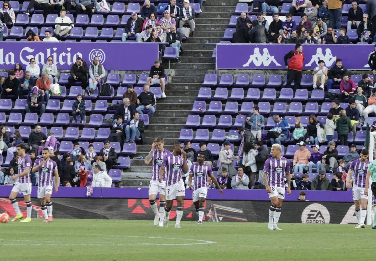 Un Real Valladolid asfixiado entre la impotencia y la bronca