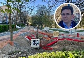 Estado actual de las obras del carril bici, con el espacio ya dibujado por el camino que discurre hacia el puente de Isabel la Católica. Arriba, en detalle, el portavoz del PSOE, Pedro Herrero.