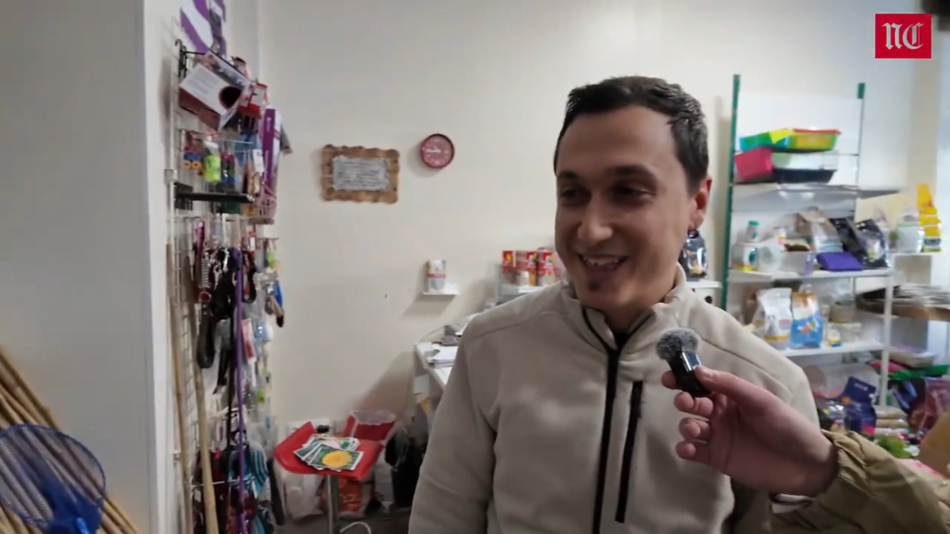 Vida de barrio: Un día con los vecinos y comerciantes de Vadillos