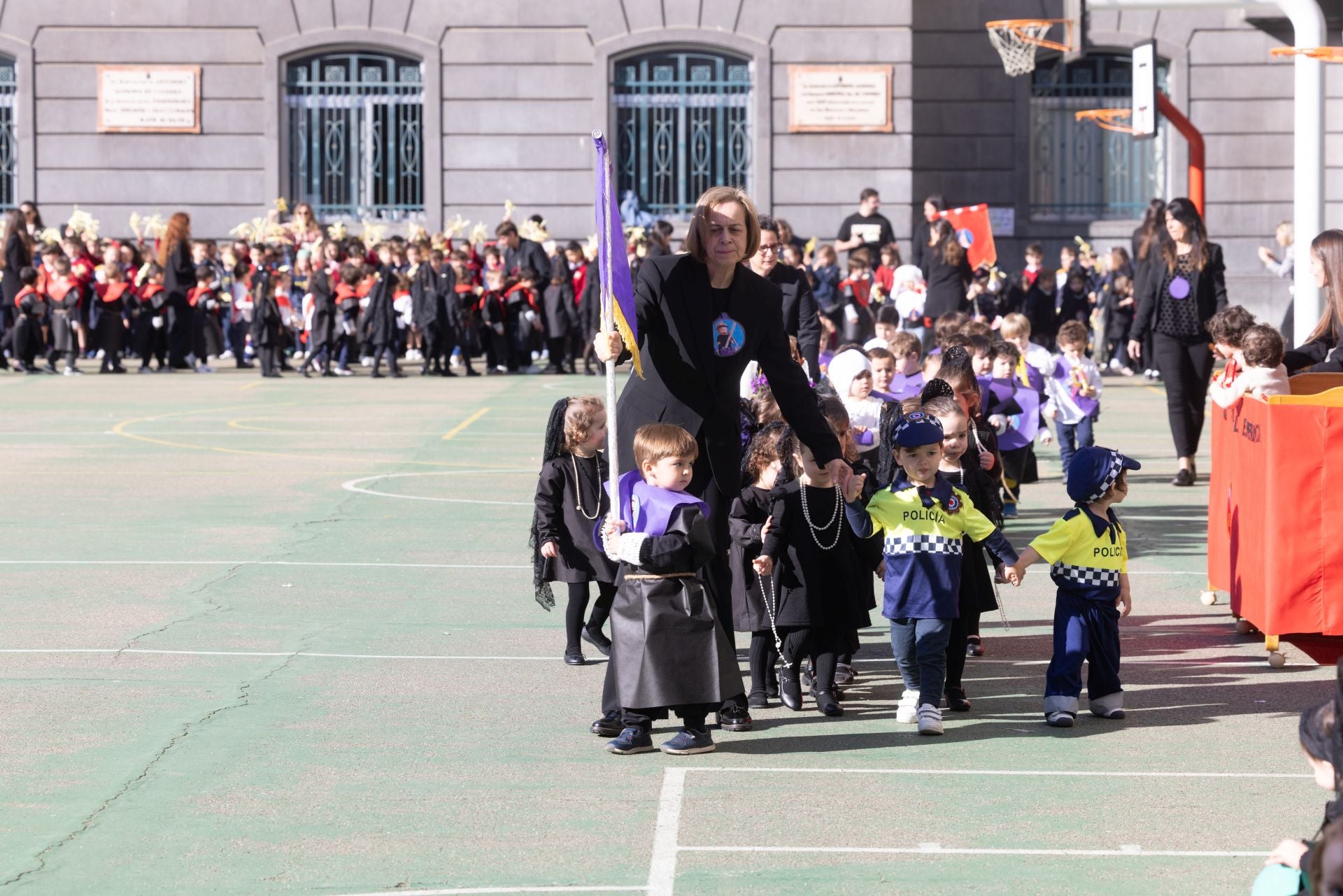 Procesión infantil en el Colegio de Lourdes de Valladolid