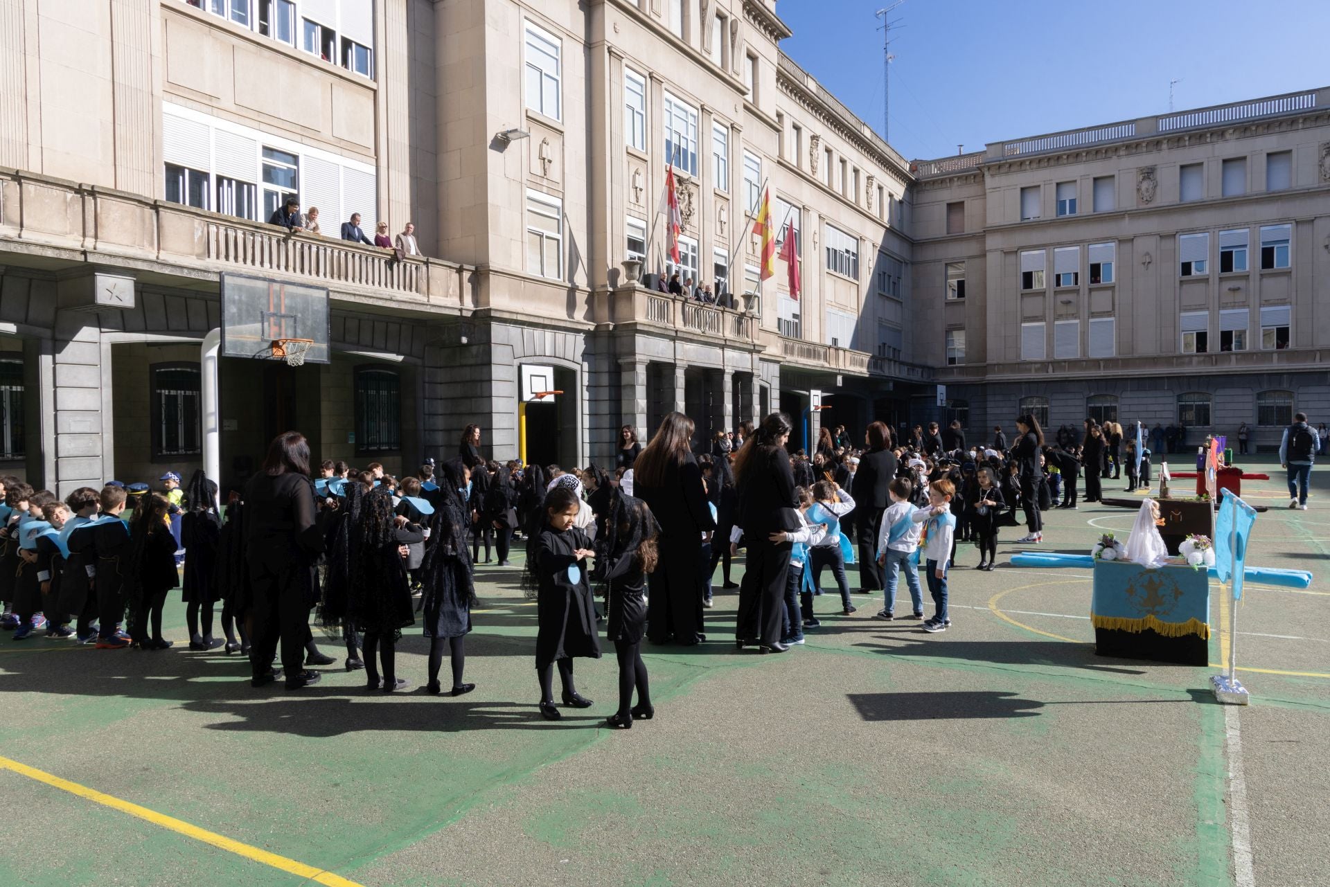 Procesión infantil en el Colegio de Lourdes de Valladolid