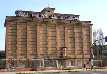 Un proyecto de oficinas busca rescatar el histórico silo de la avenida de Gijón
