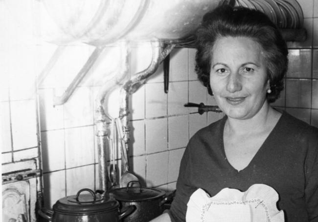 Piedad, en la cocina del restaurante.