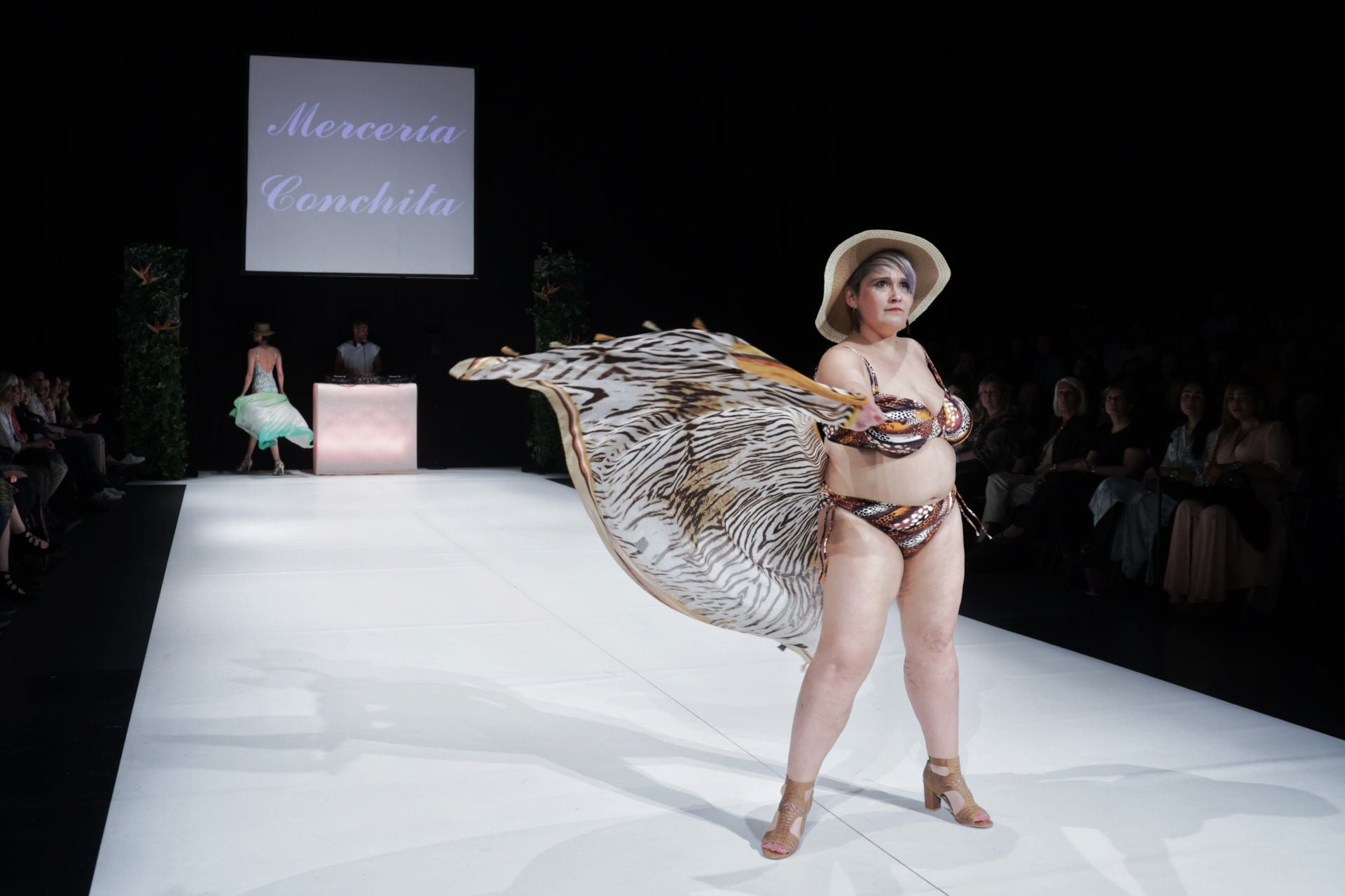 Las últimas tendencias primavera-verano visten el LAVA en el segundo desfile de MOVA