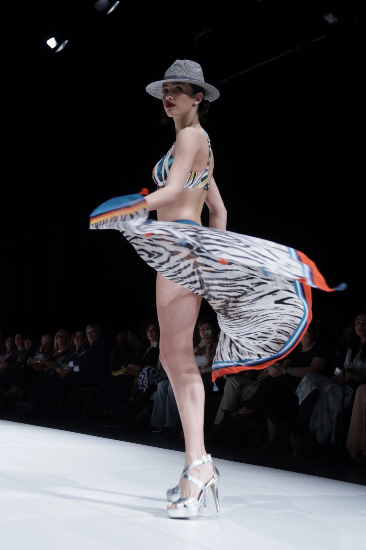 Las últimas tendencias primavera-verano visten el LAVA en el segundo desfile de MOVA