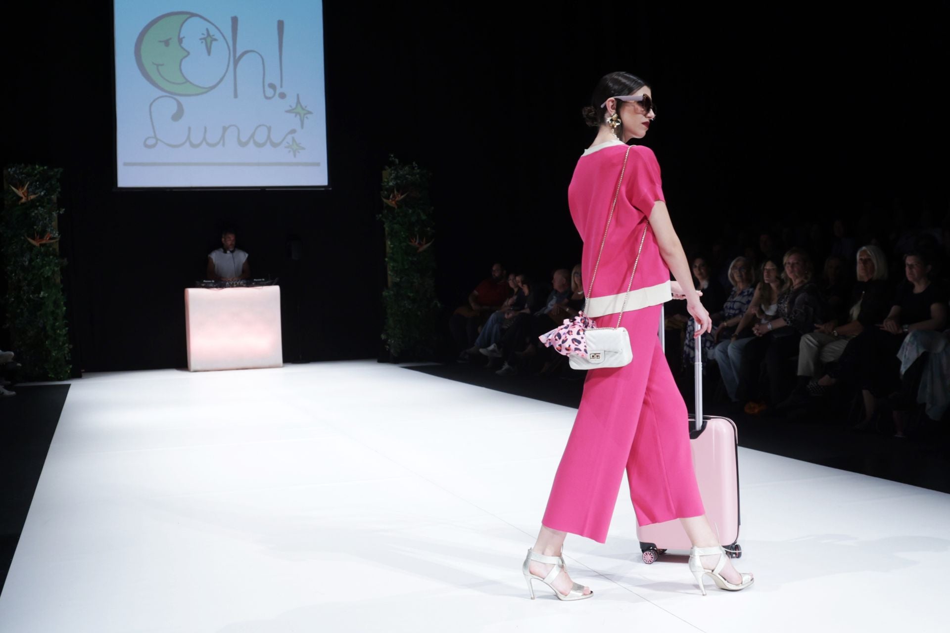 Las últimas tendencias primavera-verano visten el LAVA en el segundo desfile de MOVA