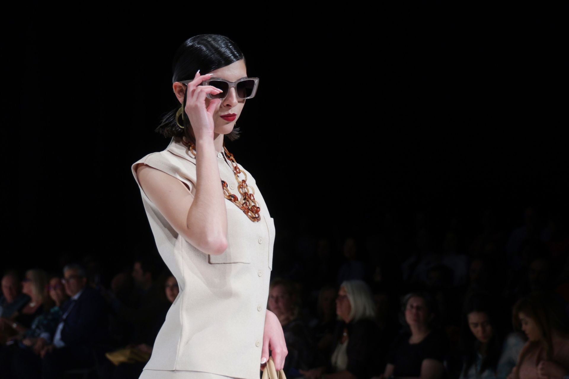 Las últimas tendencias primavera-verano visten el LAVA en el segundo desfile de MOVA
