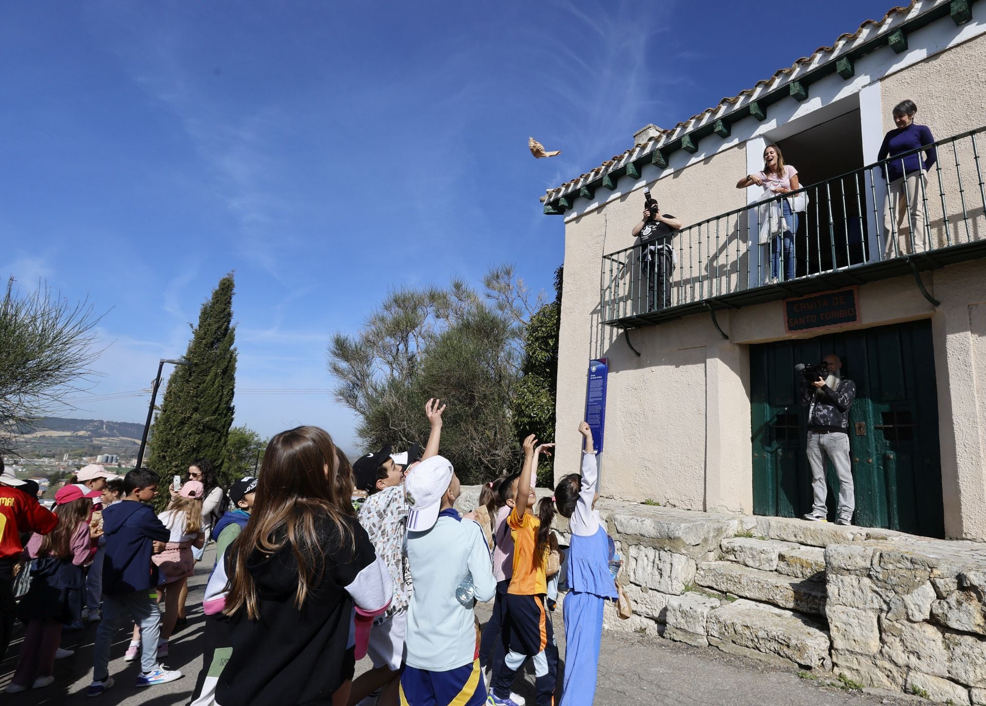 La pedrea del pan y el quesillo se adelanta en Palencia
