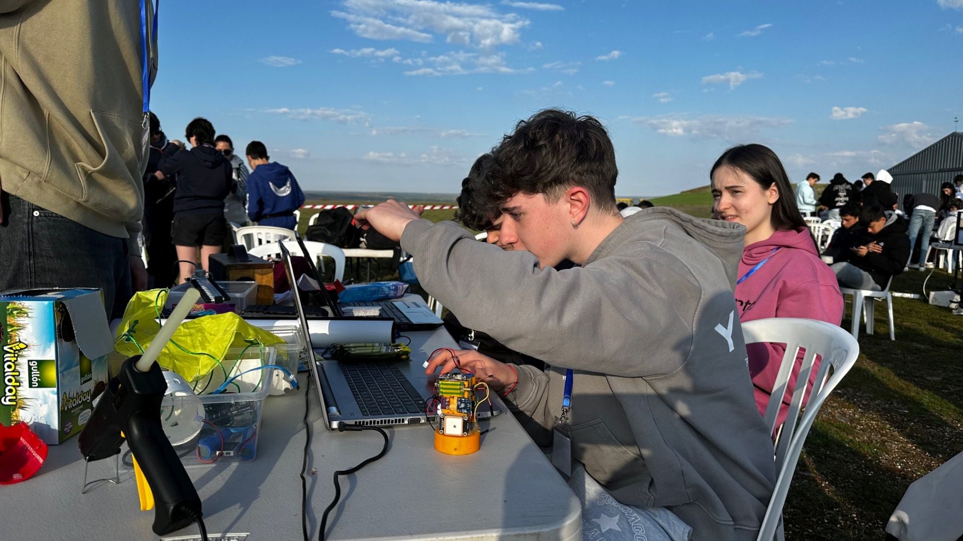 El proyecto CanSat de la Agencia Espacial Europea lanza cohetes en Herrera de Pisuerga